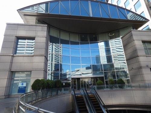 銀行　株式会社横浜銀行 みなとみらい支店（銀行）まで810m