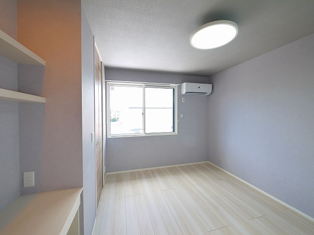 その他部屋・スペース　広々とした洋室です