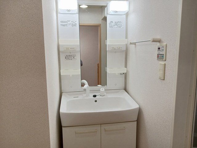 洗面設備　スペースが確保できる洗面所です