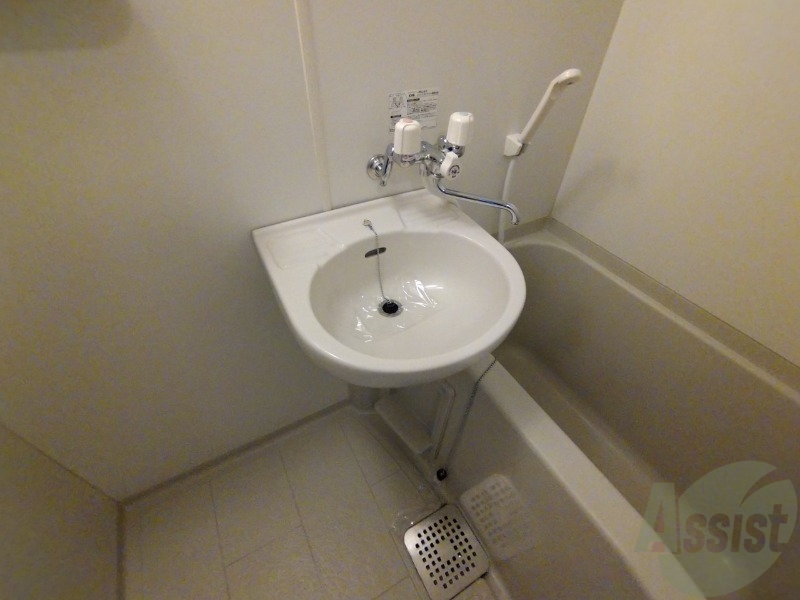 洗面設備　こちらに洗面台があります。朝の洗顔はこちらで。