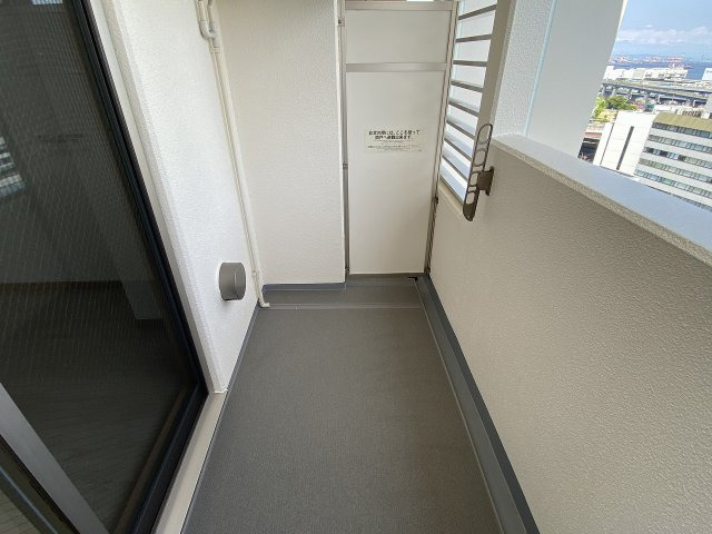 バルコニー　暖かな日差しのふりそそぐバルコニー
