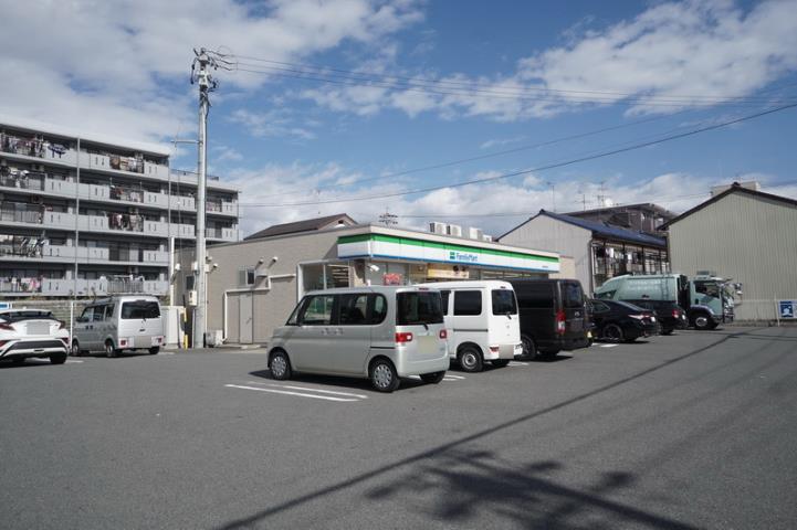 コンビニ　ファミリーマート 甚目寺桜田店（コンビニ）まで795m