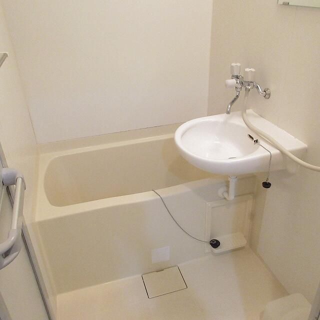 バス・シャワールーム　※別部屋参考写真