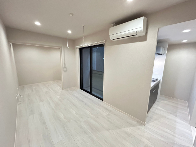 居室・リビング　白くて明るく見えるお部屋です