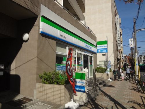 コンビニ　ファミリーマート 千束三丁目店（コンビニ）まで294m