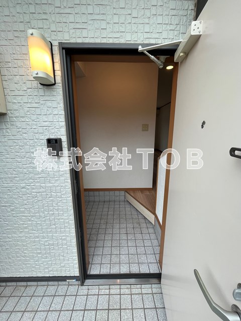 玄関　※同間取り別号室写真です