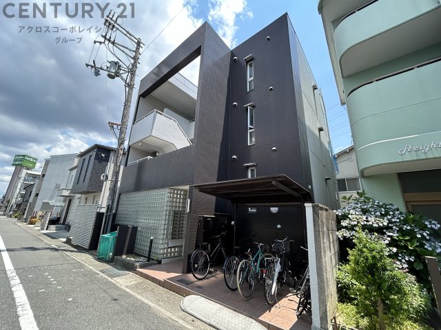 建物外観　居住者専用のごみ置き場があります♪