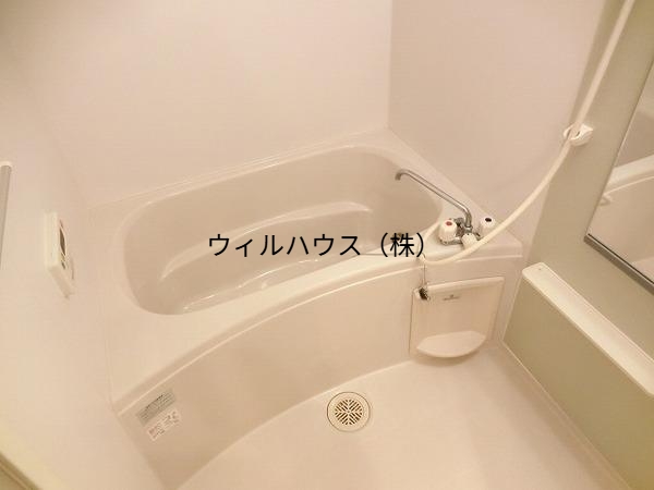 バス・シャワールーム　追い焚き機能付きバス！