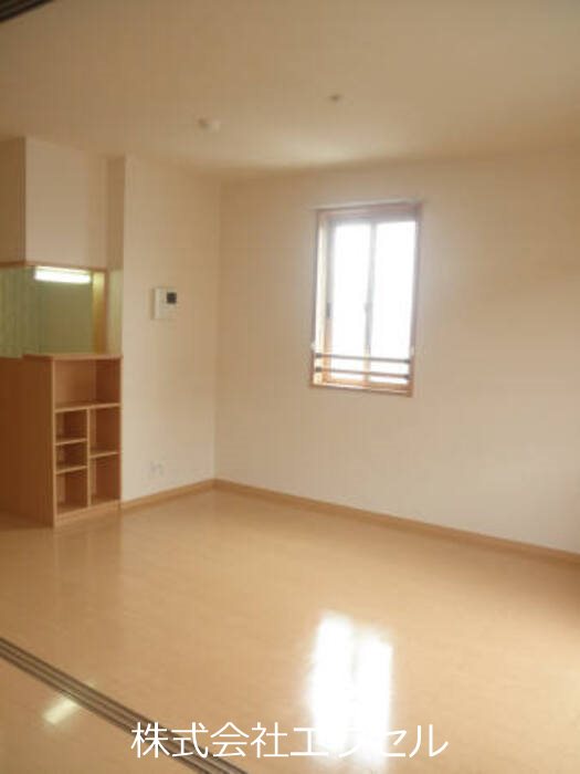 居室・リビング　（同建物別室画像です）