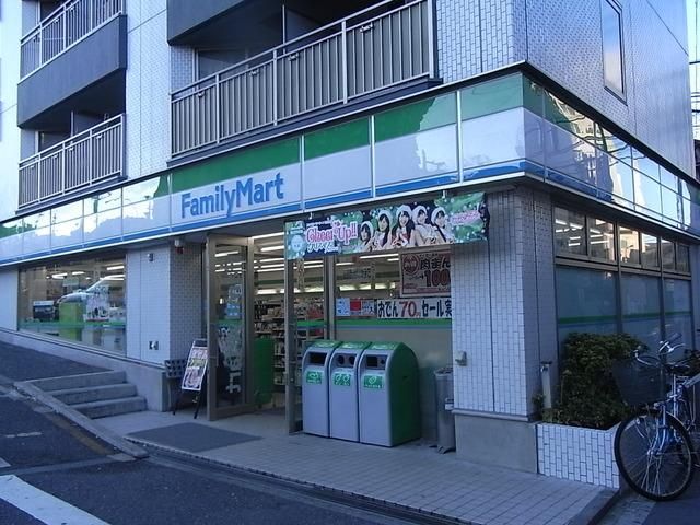 コンビニ　ファミリーマート（コンビニ）まで100m