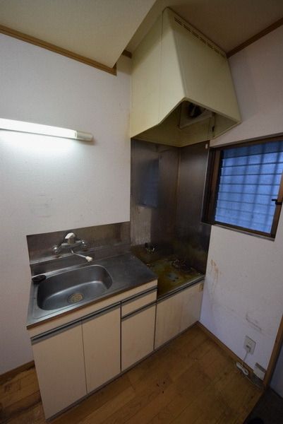 キッチン　～２口ガスコンロ設置可キッチンなので自炊頑張りましょ～