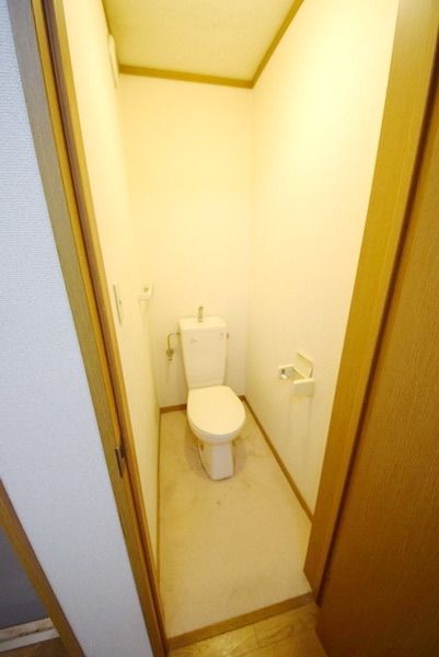 トイレ　～バストイレ別なのでのんびり一息つけますね～