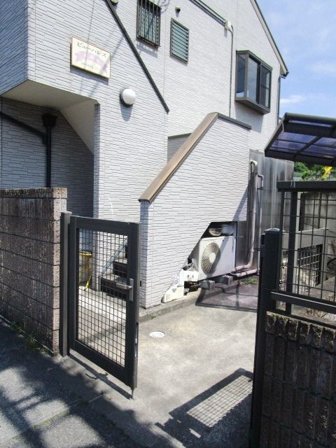 エントランス　～建物入口はこちらです～