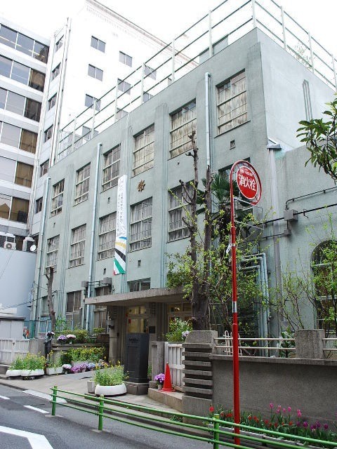 小学校　中央区立城東小学校（小学校）まで726m
