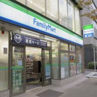 コンビニ　ファミリーマート八丁堀三丁目店（コンビニ）まで65m