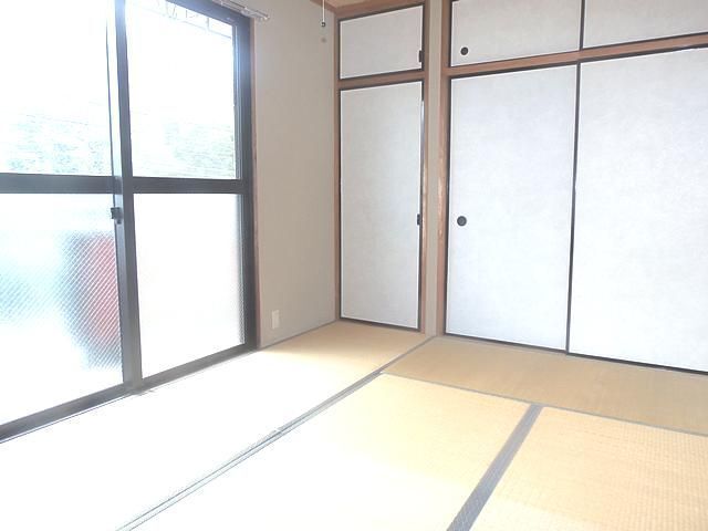 居室・リビング　和室のお部屋です。収納豊富