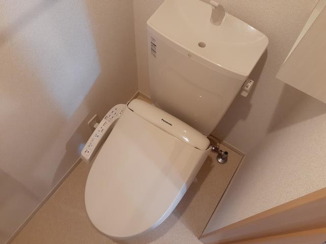 トイレ　温水洗浄便座付き♪