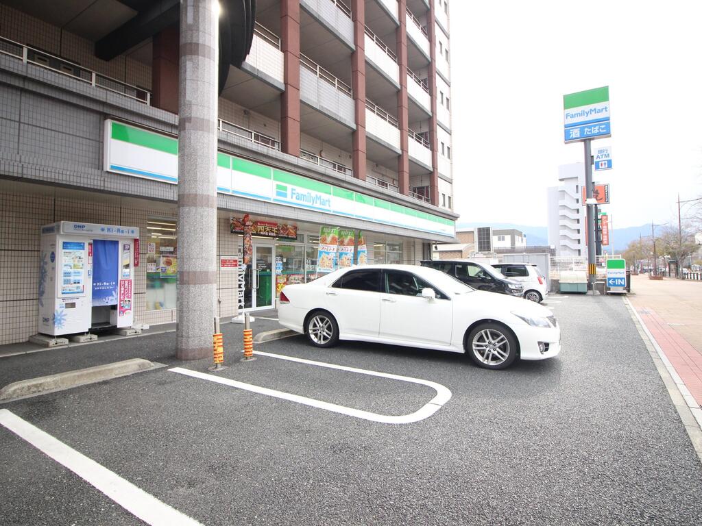 コンビニ　ファミリーマート小倉下曽根駅南店（コンビニ）まで372m