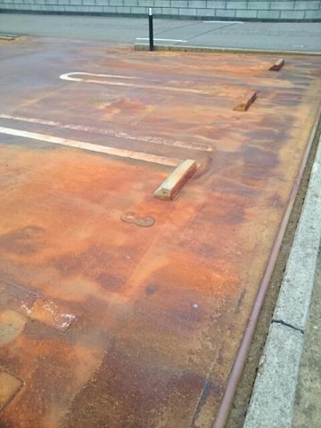 駐車場　駐車場に車を止められます