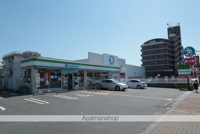 コンビニ　ファミリーマート（コンビニ）まで151m