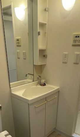 洗面設備　独立洗面台で身支度をすべて済ませてしまいましょう