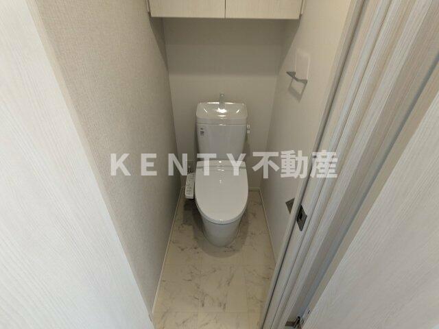 トイレ　落ち着いた色調のトイレです