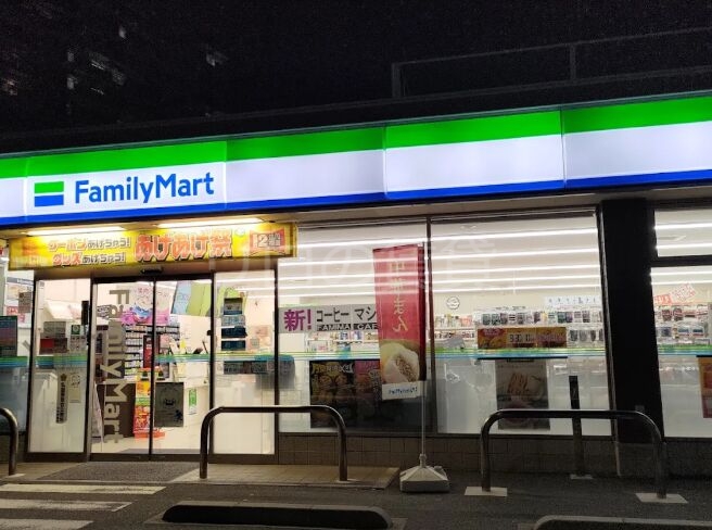 コンビニ　ファミリーマート川崎旭町一丁目店（コンビニ）まで302m