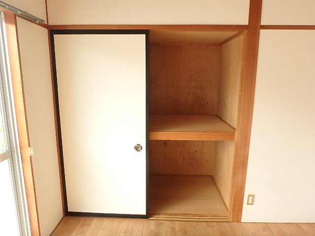 収納　※写真は２０４号室のものです
