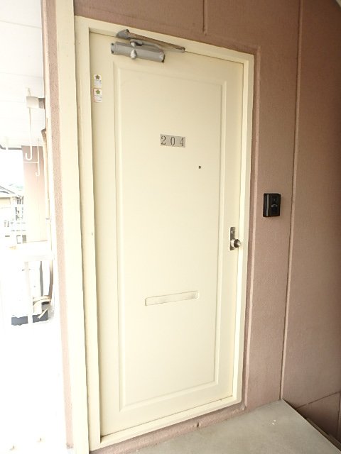 玄関　※写真は２０４号室のものです