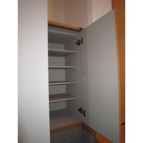 収納　※同タイプ部屋の写真です。