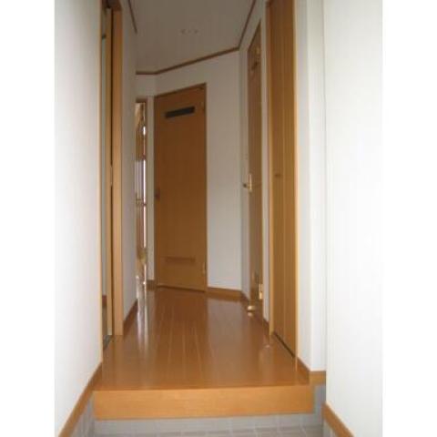 玄関　※同タイプ部屋の写真です。