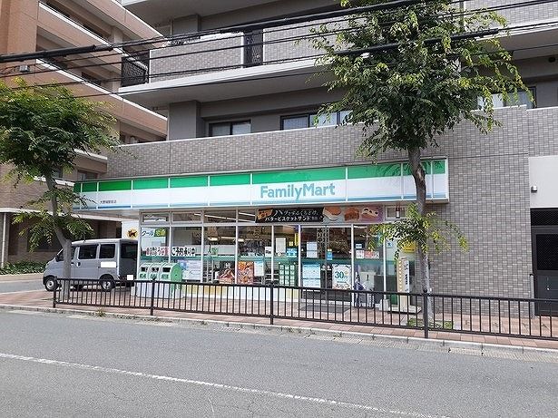 コンビニ　ファミリーマート（コンビニ）まで400m