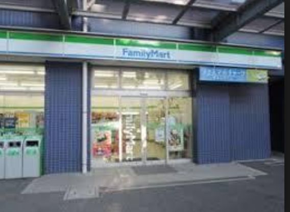 コンビニ　ファミリーマート勝どき三丁目店（コンビニ）まで57m
