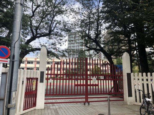 小学校　北区立赤羽小学校（小学校）まで286m