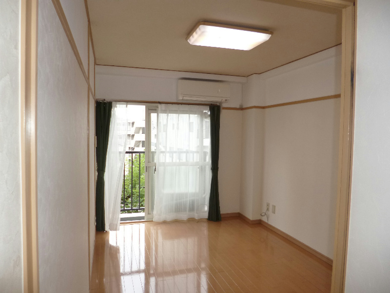 居室・リビング　綺麗にリフォームされたお部屋です。