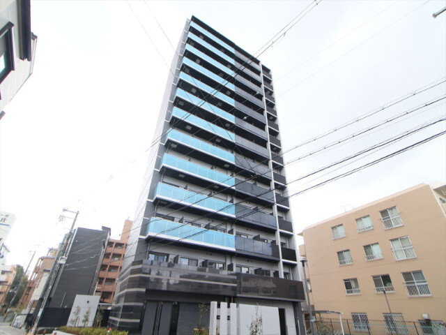 建物外観　鉄筋コンクリート造13階建てです