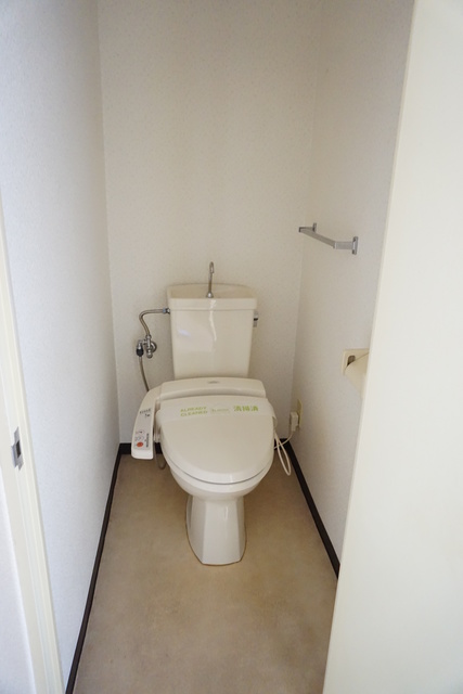 トイレ　白を基調とした空間で清潔感のあるトイレです♪