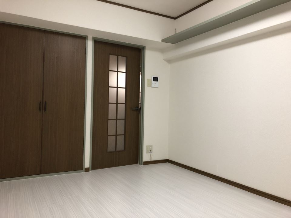 居室・リビング　吊棚収納です
