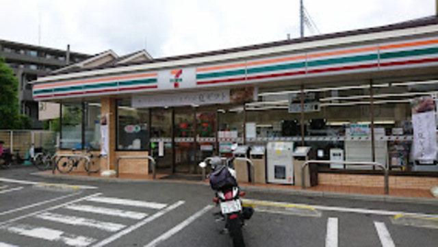 コンビニ　セブンイレブン高井戸東五日市街道店（コンビニ）まで615m