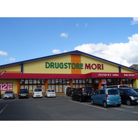 ドラックストア　ドラッグストアモリ空港東店（ドラッグストア）まで493m