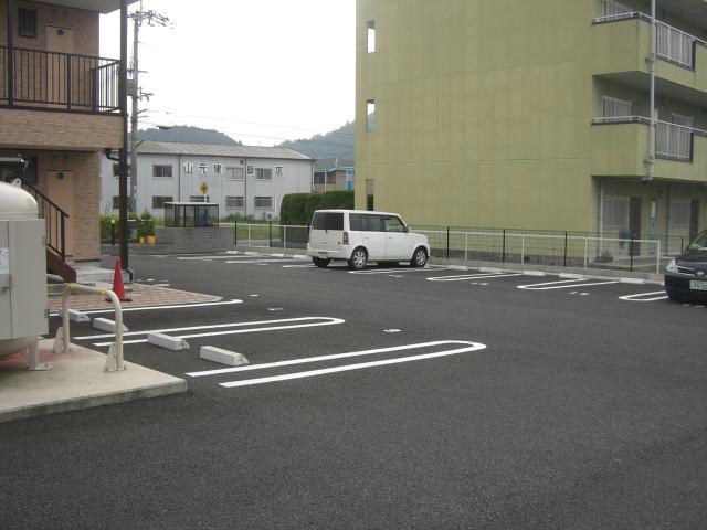 駐車場　駐車場