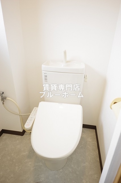 トイレ　温水洗浄便座付のトイレ！