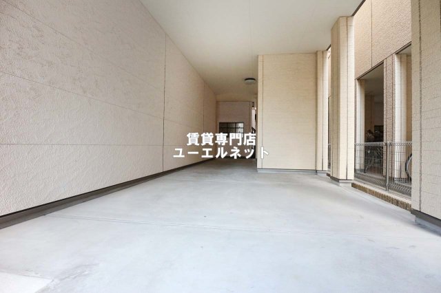 エントランス　毎日通る場所だからこそ、洗練された空間に