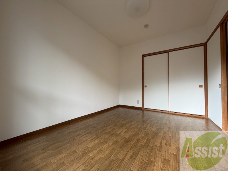 その他部屋・スペース　こちらのお部屋は光が差し込む、温かみのあるお部屋です。