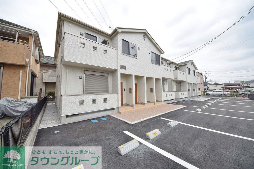 建物外観　駐車場
