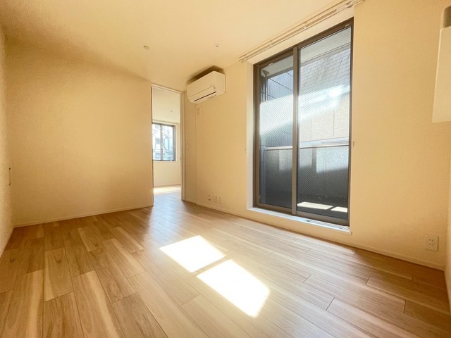 居室・リビング　★キレイなフローリングの角部屋です★