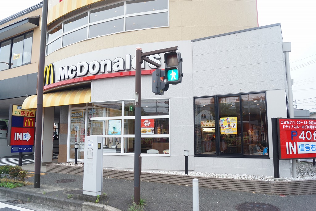 飲食店　マクドナルド港北ニュータウン店（飲食店）まで375m