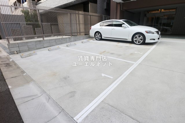 駐車場　毎日通る場所だからこそ、洗練された空間に