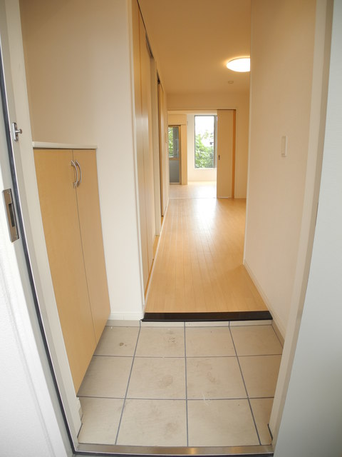 玄関　※同タイプのお部屋のお写真です。
