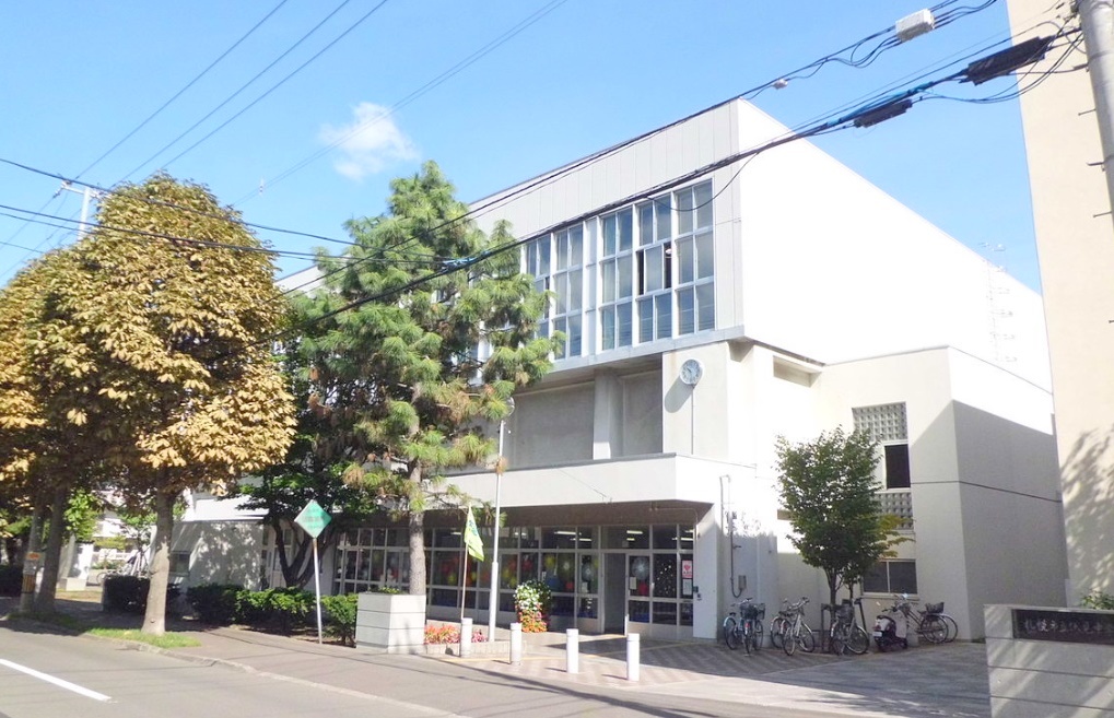 中学校　札幌市立伏見中学校（中学校）まで1285m